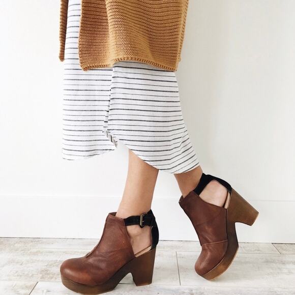 Free People Amber Orchard Clogs Two Tone Brown Leather Boho Classic Size 9.5/ 40 - Picture 2 of 10